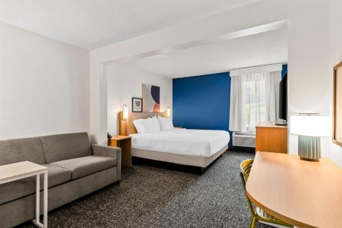 1 king bed, 1 sofa bed