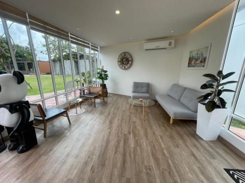 THE O-ZONE AIRPORT Riviera Lodge - image 11