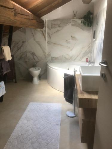 Fürdőszoba, B &B C'era una volta in Valmozzola