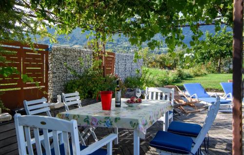 Úszómedence, Lovely Apartment In Frontino in Frontino