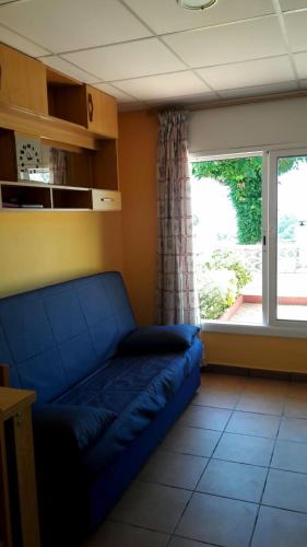 2 twin beds, 1 sofa bed