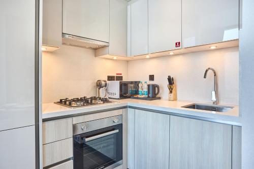 STAY BY LATINEM Luxury 1BR Holiday Home CB 3503 Near Downtown, Dubaï (photo 4)