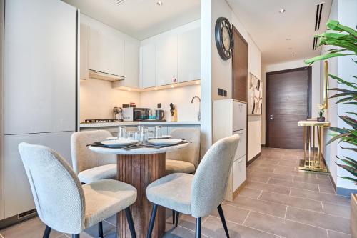 STAY BY LATINEM Luxury 1BR Holiday Home CB 3503 Near Downtown, Dubaï (photo 8)