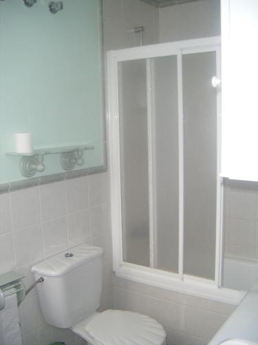 2 bedrooms, 4 beds