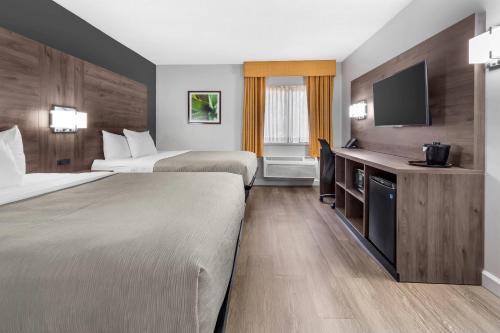 Quality Inn & Suites Raleigh Durham Airport - image 2
