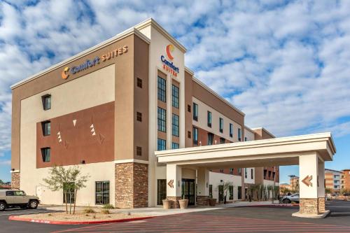 Hotellet från utsidan, Comfort Suites Scottsdale Talking Stick Entertainment District in Central Scottsdale
