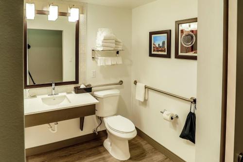 Country Inn & Suites by Radisson Nashville Airport TN - image 3