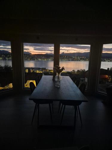 Villa with amazing view! Free Parking, Tomasjorda (фото 6)
