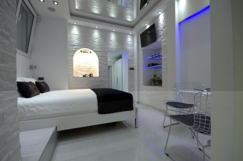 Monroe Apartment - main image