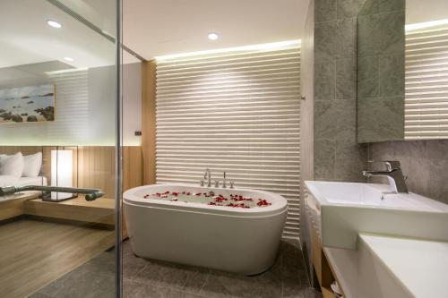 room detail thumbnail 2