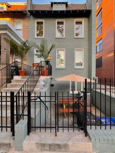 Luxury Group Retreat in Heart of DC!