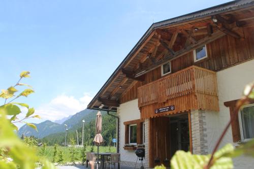 4 bedrooms, 5 beds