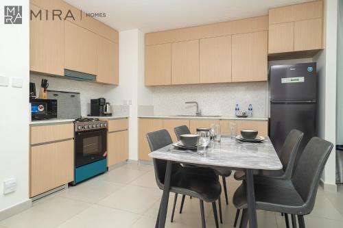 Mira Holiday Homes - Waterfront Bliss Vibes Stylish 1BR with Balcony, Dubai (photo 6)