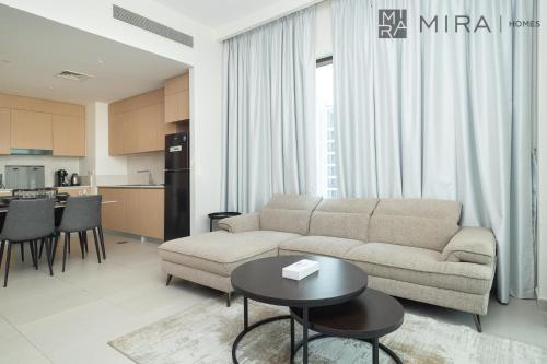 Mira Holiday Homes - Waterfront Bliss Vibes Stylish 1BR with Balcony, Dubai (photo 8)