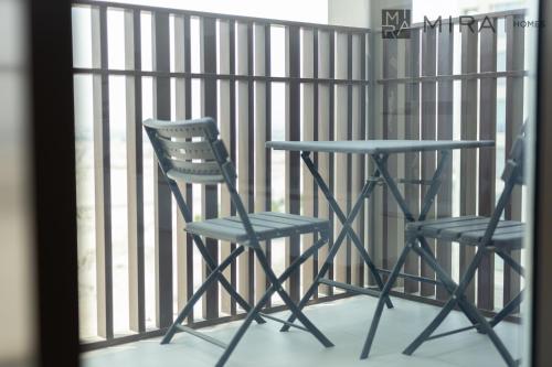 Mira Holiday Homes - Waterfront Bliss Vibes Stylish 1BR with Balcony, Dubai (photo 10)