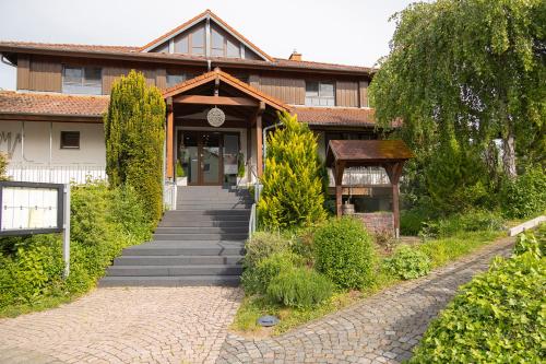 Hotel Restaurant Zehn-Brunnen 7.4km von Flacht entfernt