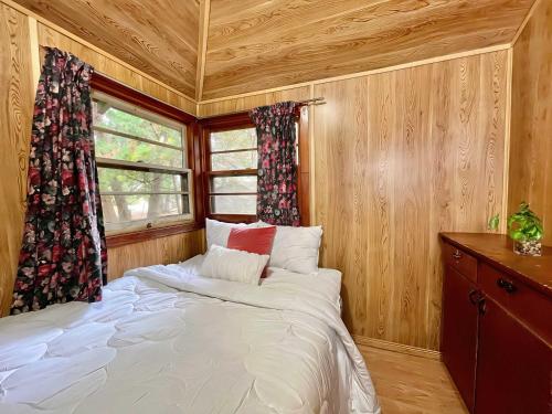 Balsam Lake - 2-Bedroom Cottage #2 in Rosedale (ON)