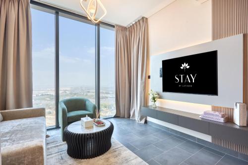 STAY BY LATINEM Luxury 1BR Holiday Home CB1508 Near Burj Khalifa, Dubaj