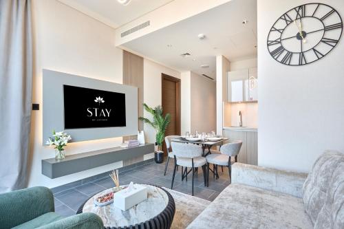 STAY BY LATINEM Luxury 1BR Holiday Home CB1508 Near Burj Khalifa, Dubaj (zdjęcie 2)
