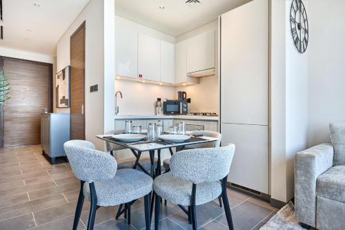 STAY BY LATINEM Luxury 1BR Holiday Home CB1508 Near Burj Khalifa, Dubaj (zdjęcie 7)