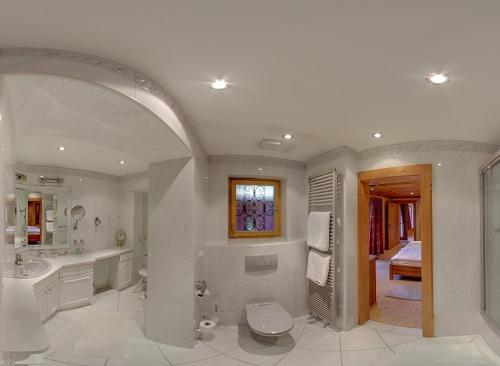 Two-Bedroom Apartment with Balcony 2