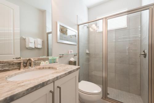 Exquisite Home with Theater & Themed Rooms near Disney - 7664F - image 11