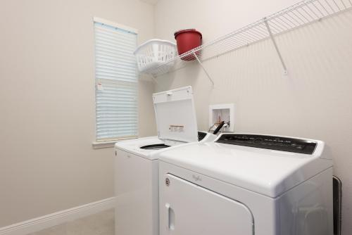 Exquisite Home with Theater & Themed Rooms near Disney - 7664F - image 10