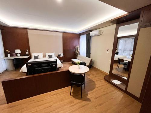 M-LIVIN Dorm Hotel in บังกา
