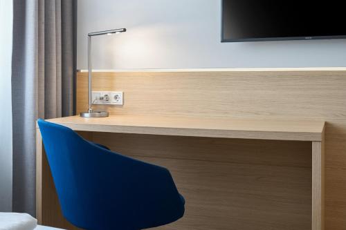 Standard King Room with Street View