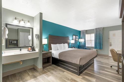 Quality Inn Bradenton North I-75 - image 13