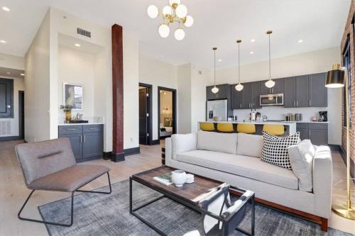 Roami at The Lola Near Bourbon St 3BR #36 near Blaine Kern's Mardi Gras World