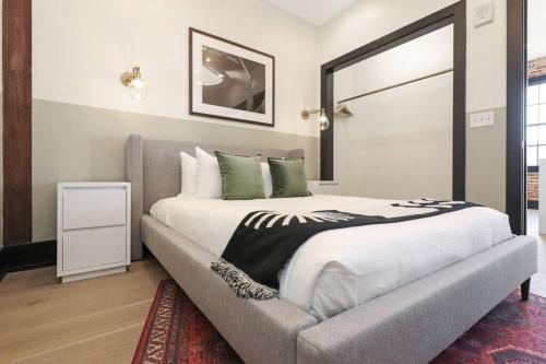 Roami at The Lola Near Bourbon St 3BR #36 near Blaine Kern's Mardi Gras World