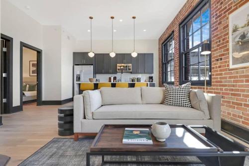 Roami at The Lola Near Bourbon St 3BR #36 near Blaine Kern's Mardi Gras World