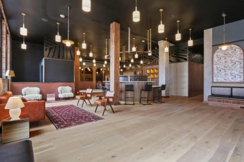 Roami at The Lola Near Bourbon St 3BR #36 near Blaine Kern's Mardi Gras World