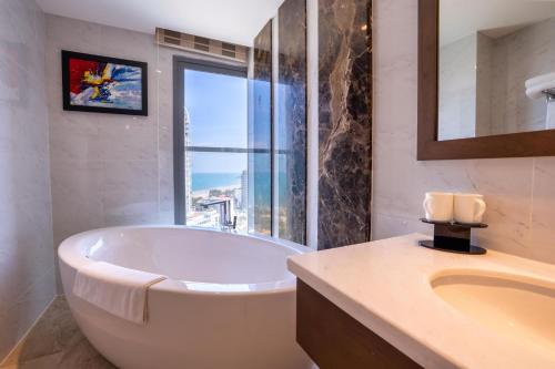room detail thumbnail 2