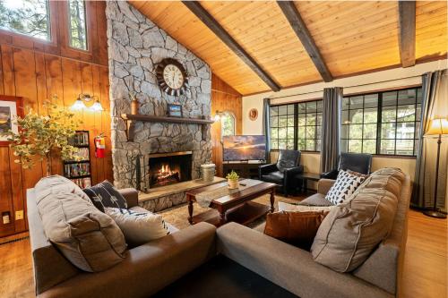 Bear Woods 3BR Retreat