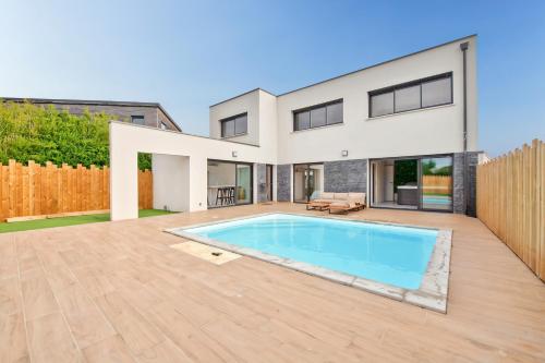 Villa pour 9 - Piscine chauffée - Jacuzzi - Location saisonnière - Plouguerneau