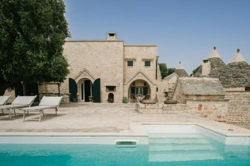 HelloAPULIA Trulli Angelo - Private Pool Villa in Olive Grove close to Ostuni, Local Dining 5 min