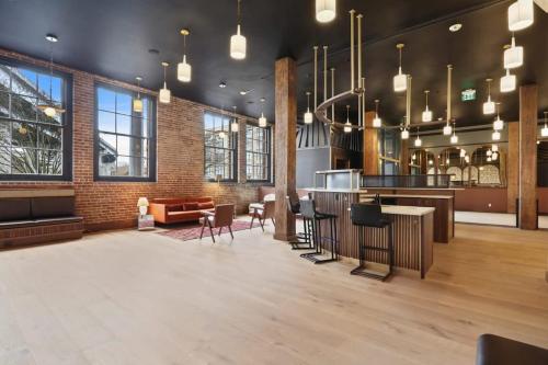 Roami at The Lola Near Bourbon St 3BR #59 near Blaine Kern's Mardi Gras World