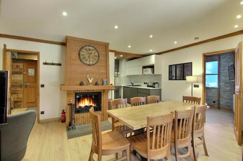 ARC 1950 - Appartement 8 personnes Duplex Cheminée - ski aux pieds - Sauna, Hammam, Jacuzzi, Piscine - Location saisonnière - Bourg-Saint-Maurice