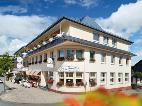 Erkély/terasz, Schwalbennest in Usseln