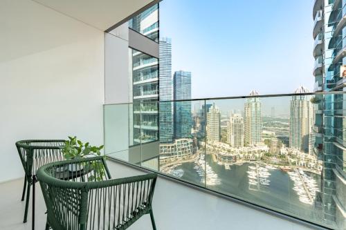 Panoramic High-Floor 1BR Overlooking Yachts and Dubai Water Canal, Moments from JBR Beach, LIV MarinaMarine Transport, and Skydive Dubai, LIV Marina, Dubai Marina by Deluxe Holiday Homes, Дубай (фото 2)
