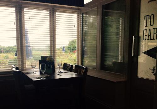 Strawberry Bank Hotel - image 4