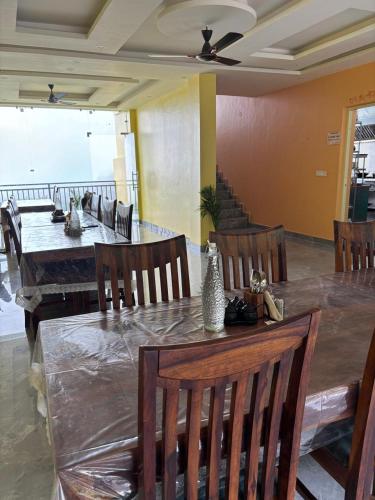 The Happy Land  in Könyvtár Út