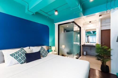 room detail thumbnail 1