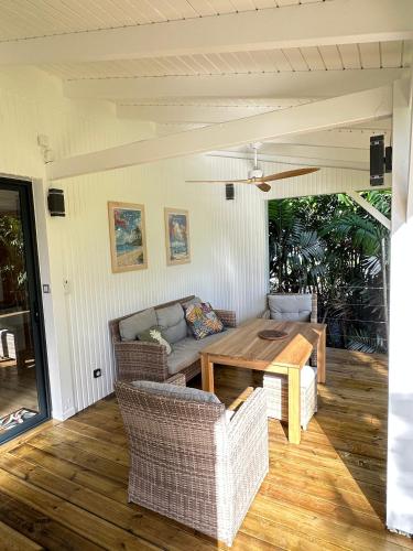 Balcony/terrace, Sanoa lodge - Bungalow Climatise in Baie-Mahault
