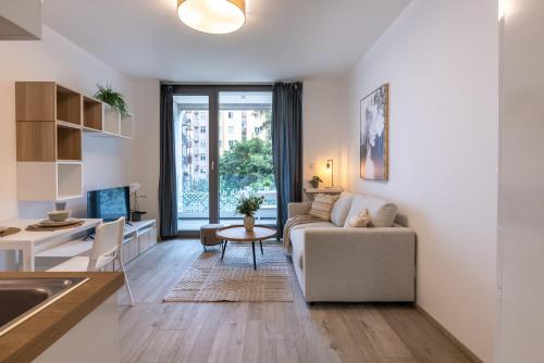Lovely Studio with Balcony in Residential Area, Прага (фото 2)