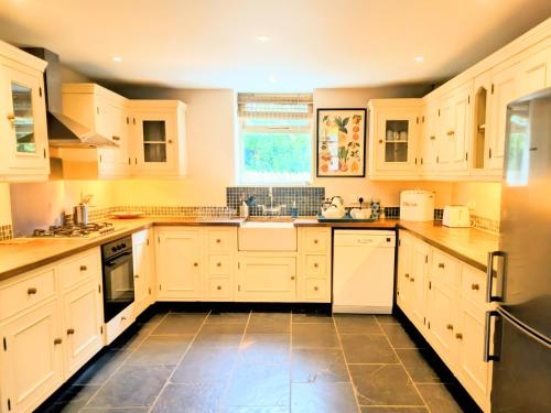 South Cotswolds cottage in Dauntsey