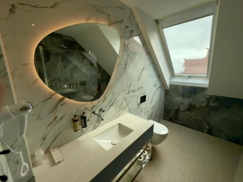 Hotel Zhong Hua - image 14