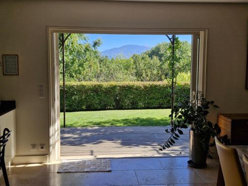 Manzara, La Canopée en Provence - Piscine, Vue sur le Mont Ventoux ! (La Canopee en Provence - Piscine, Vue sur le Mont Ventoux !) in Carpentras